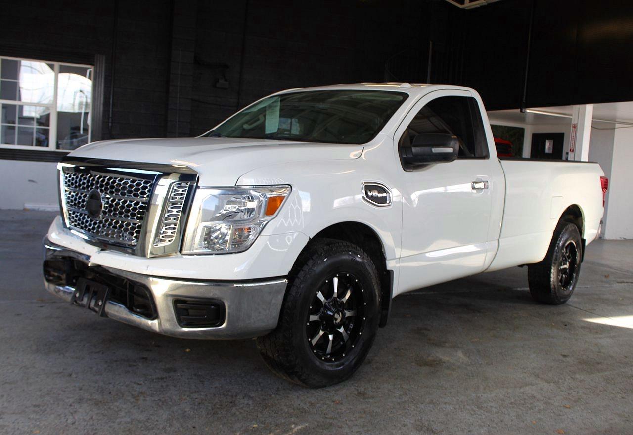 2017 NISSAN Titan