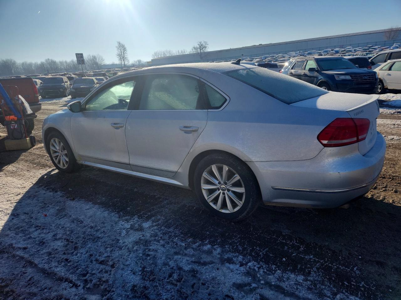 2012 VOLKSWAGEN Passat