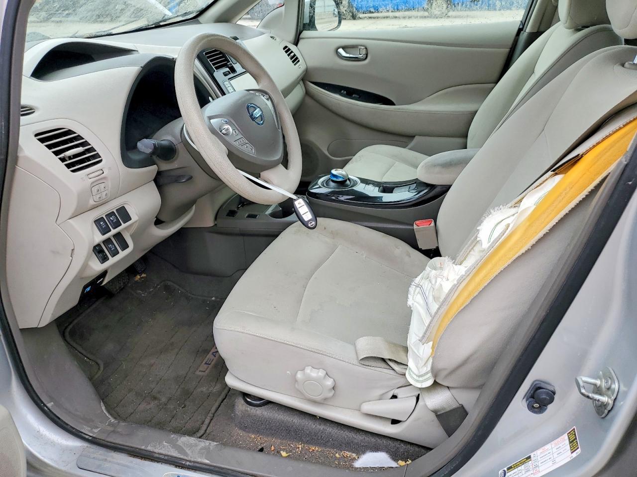 2011 NISSAN LEAF