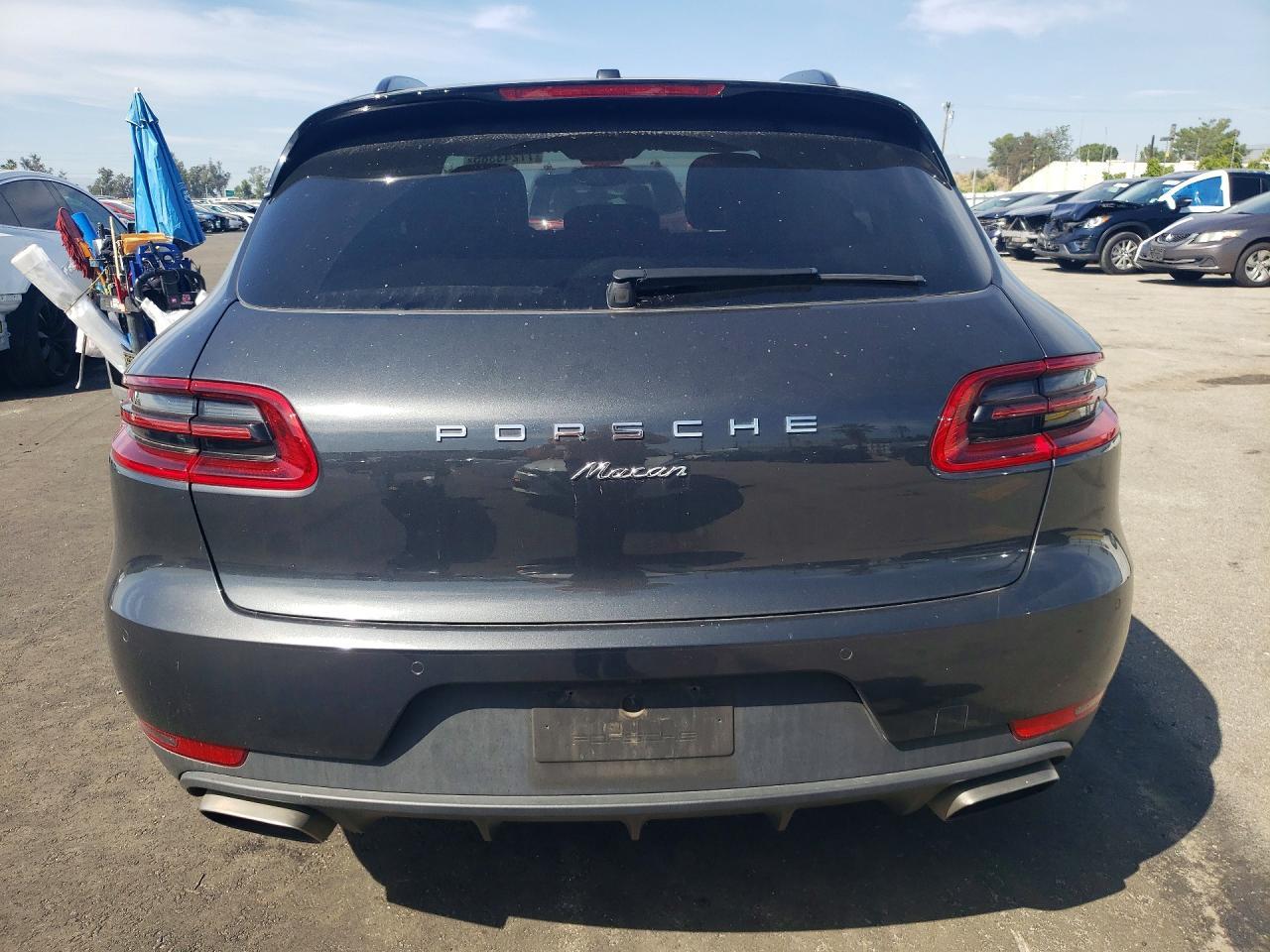 2018 PORSCHE Macan