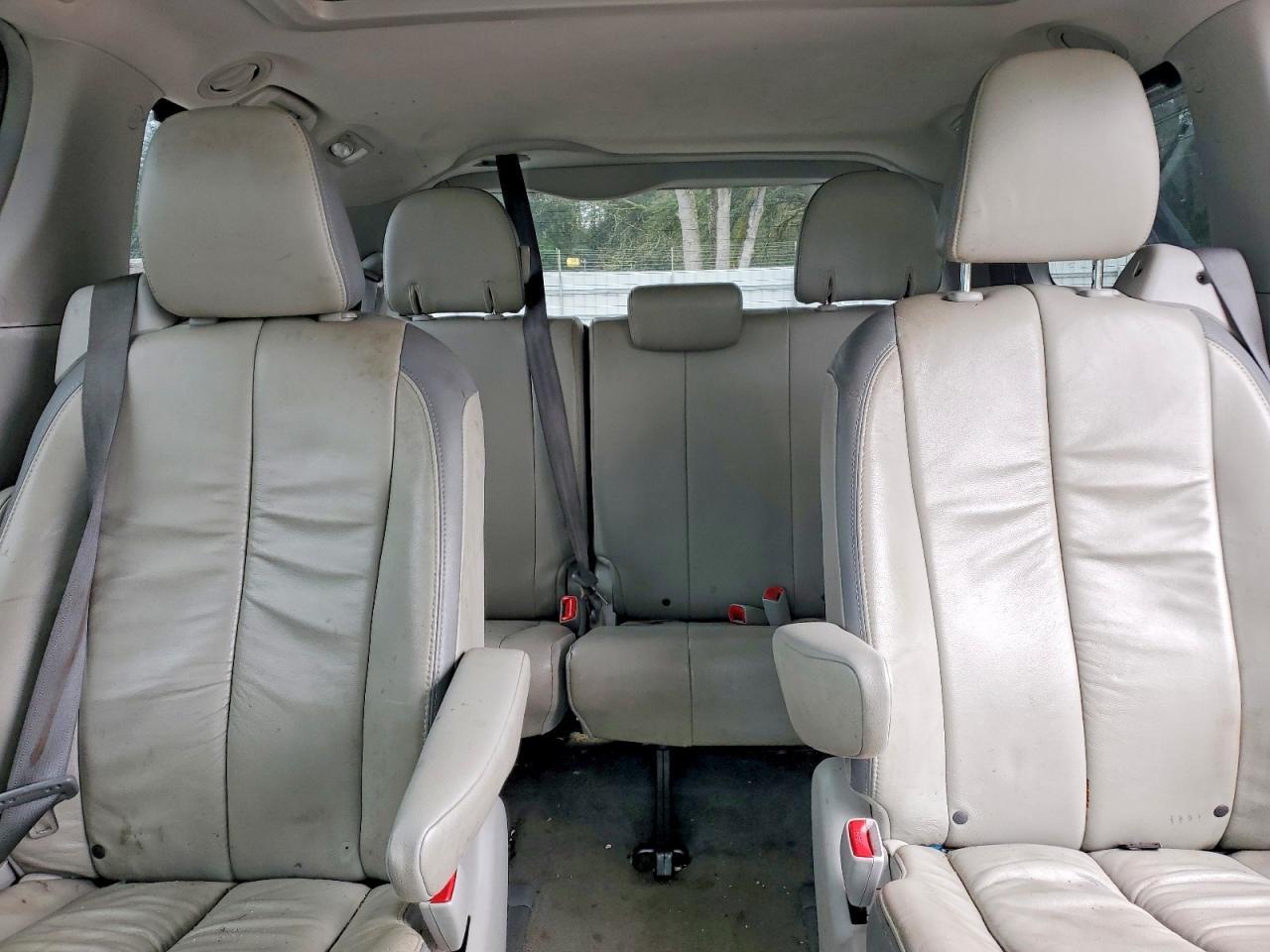 2014 TOYOTA SIENNA