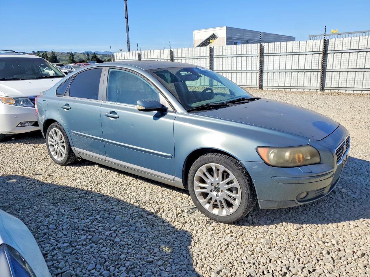 2005 VOLVO S40