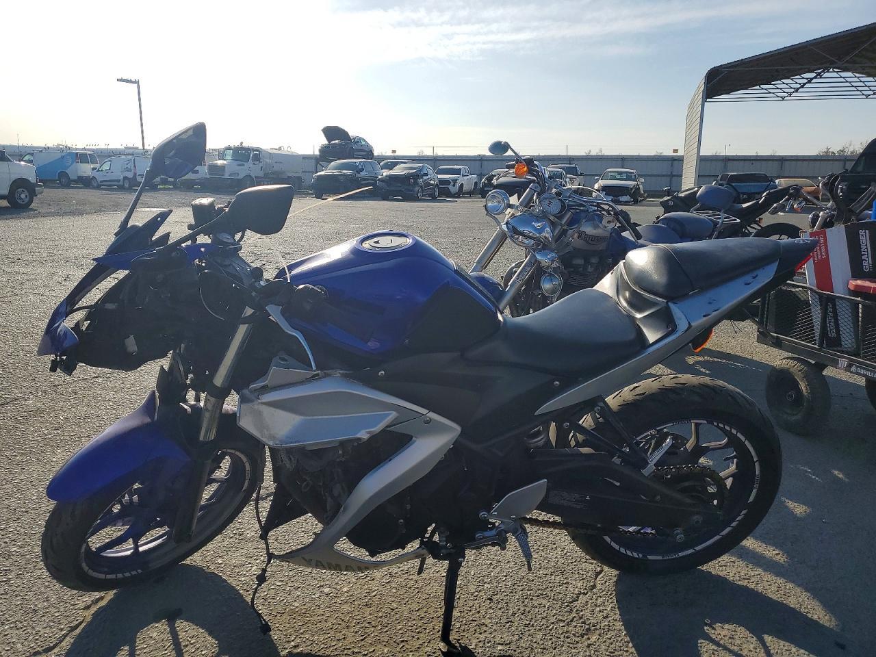 2017 YAMAHA YZFR3