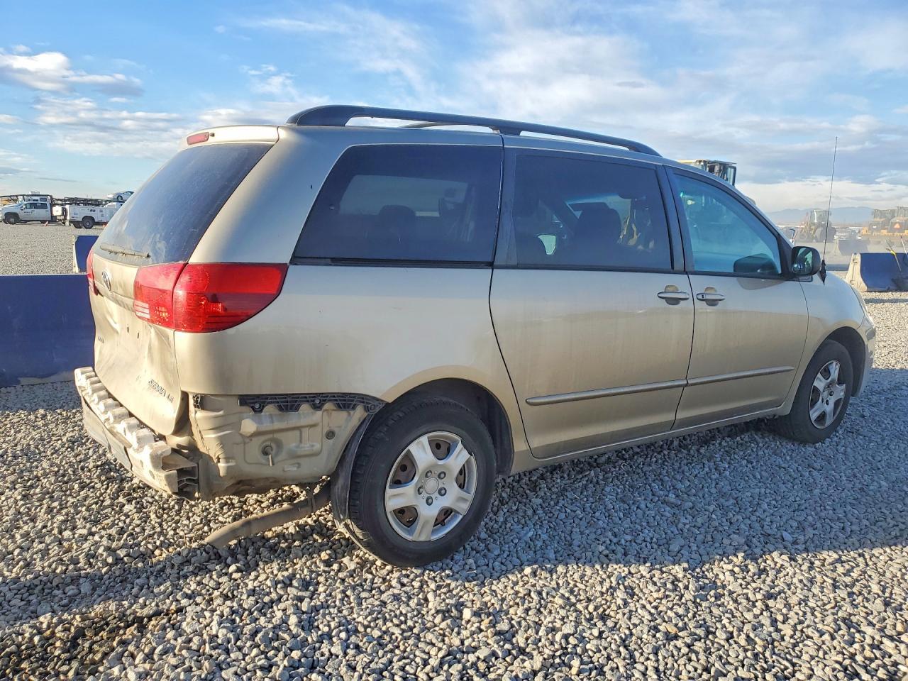 2004 TOYOTA SIENNA