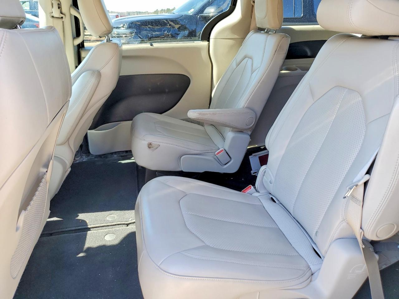 2021 CHRYSLER Voyager