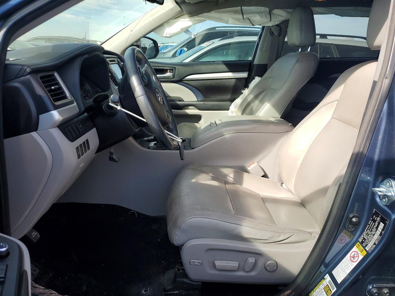 2016 TOYOTA HIGHLANDER
