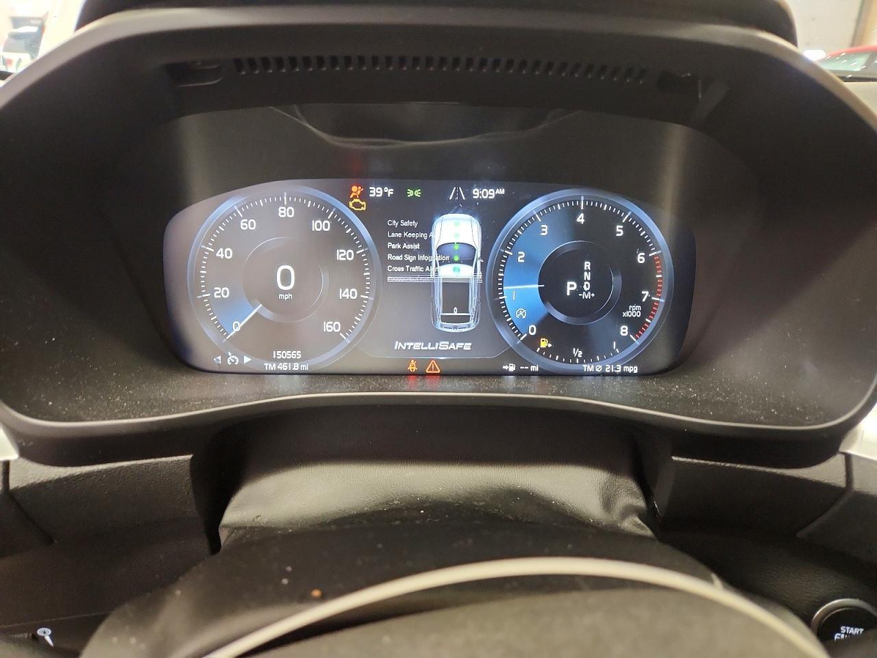 2021 VOLVO XC40