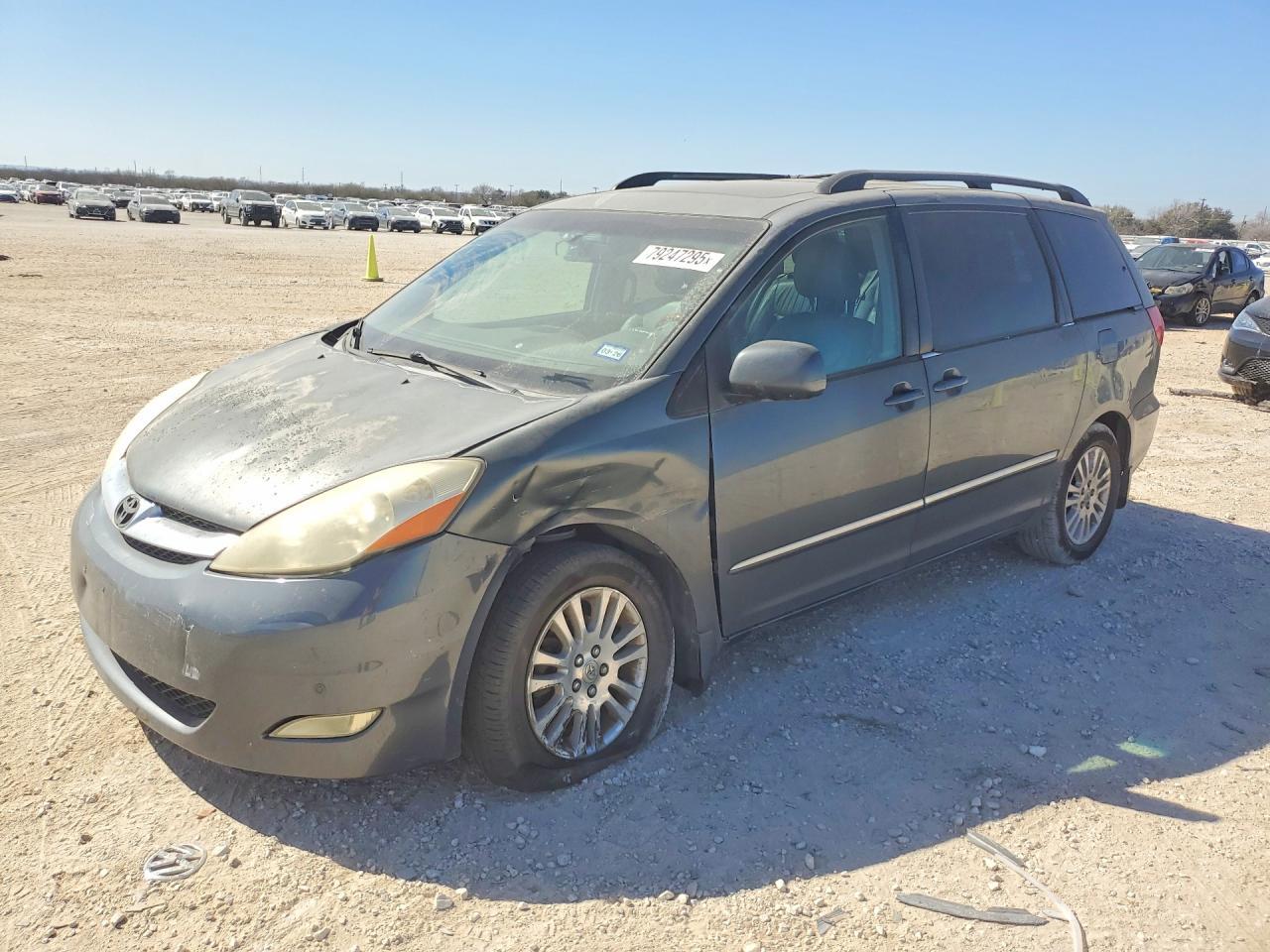 2010 TOYOTA SIENNA