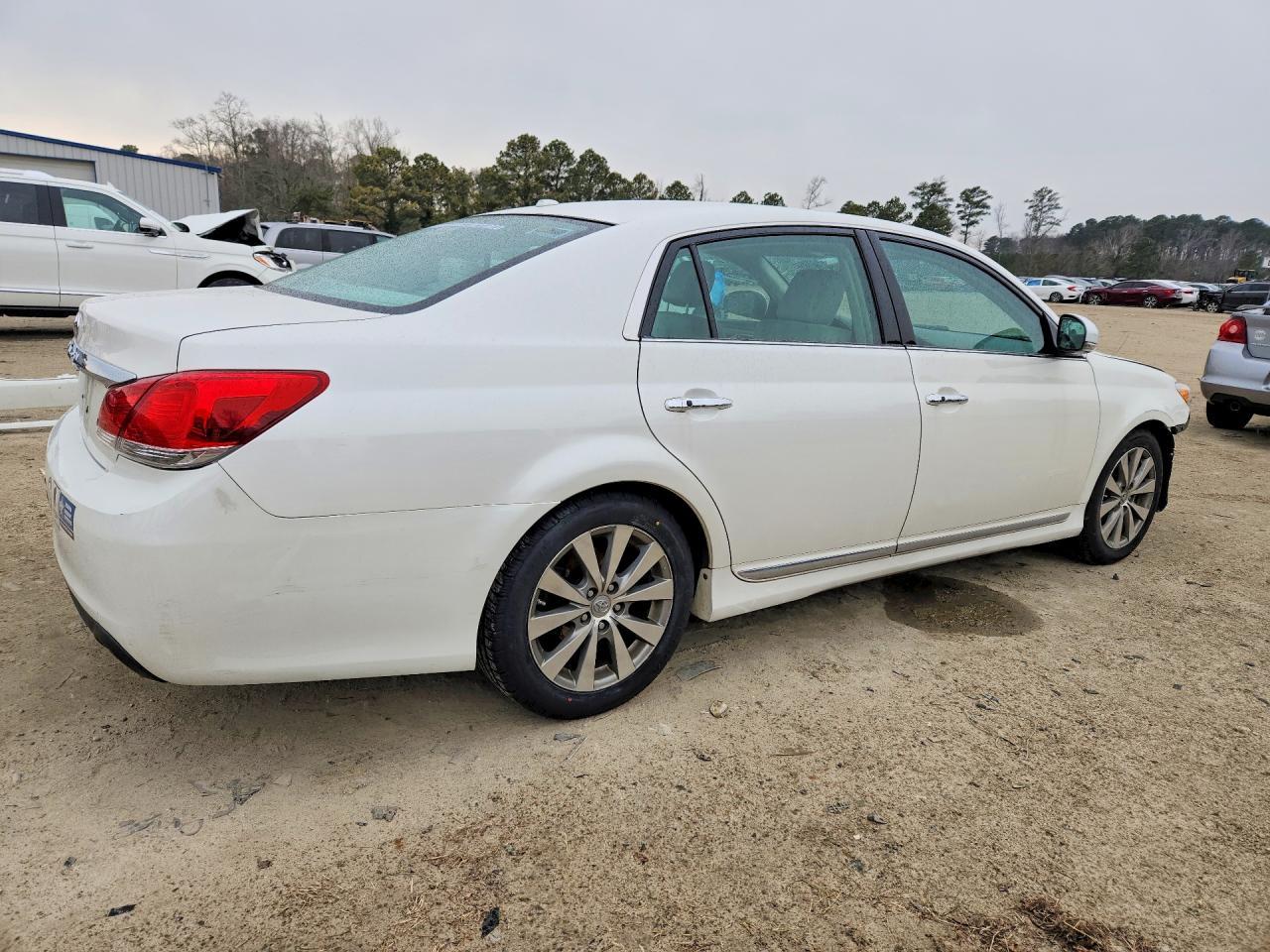 2011 TOYOTA Avalon