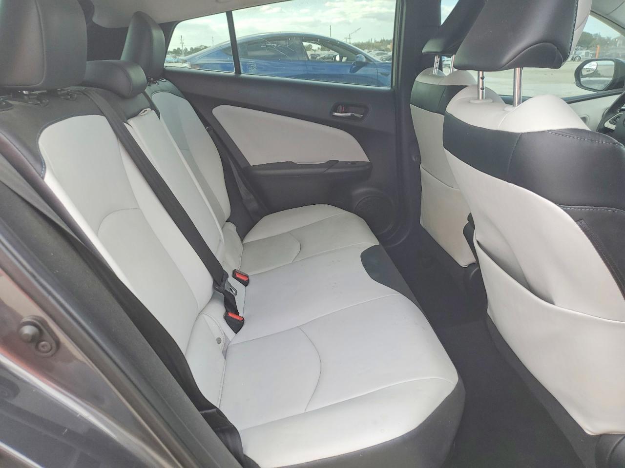 2016 TOYOTA PRIUS