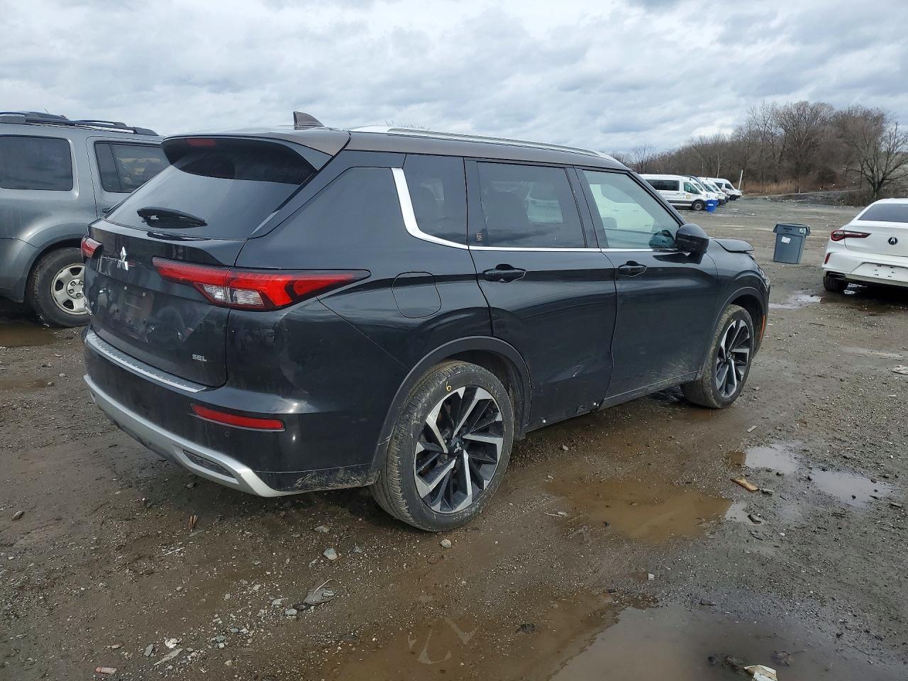 2023 MITSUBISHI outlander