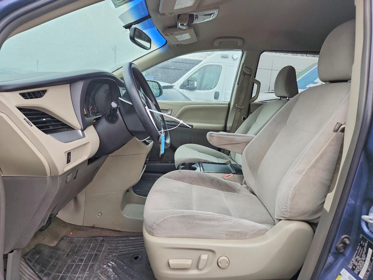 2016 TOYOTA SIENNA