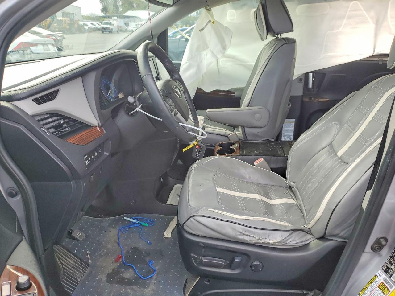 2017 TOYOTA SIENNA