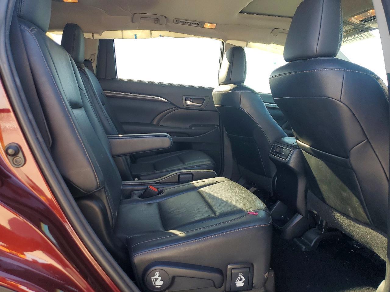 2016 TOYOTA HIGHLANDER