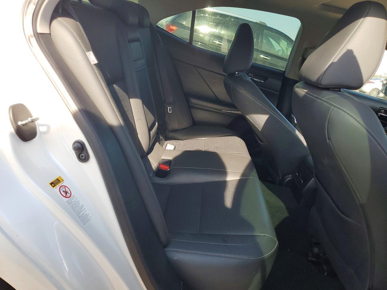 2016 LEXUS IS 200t