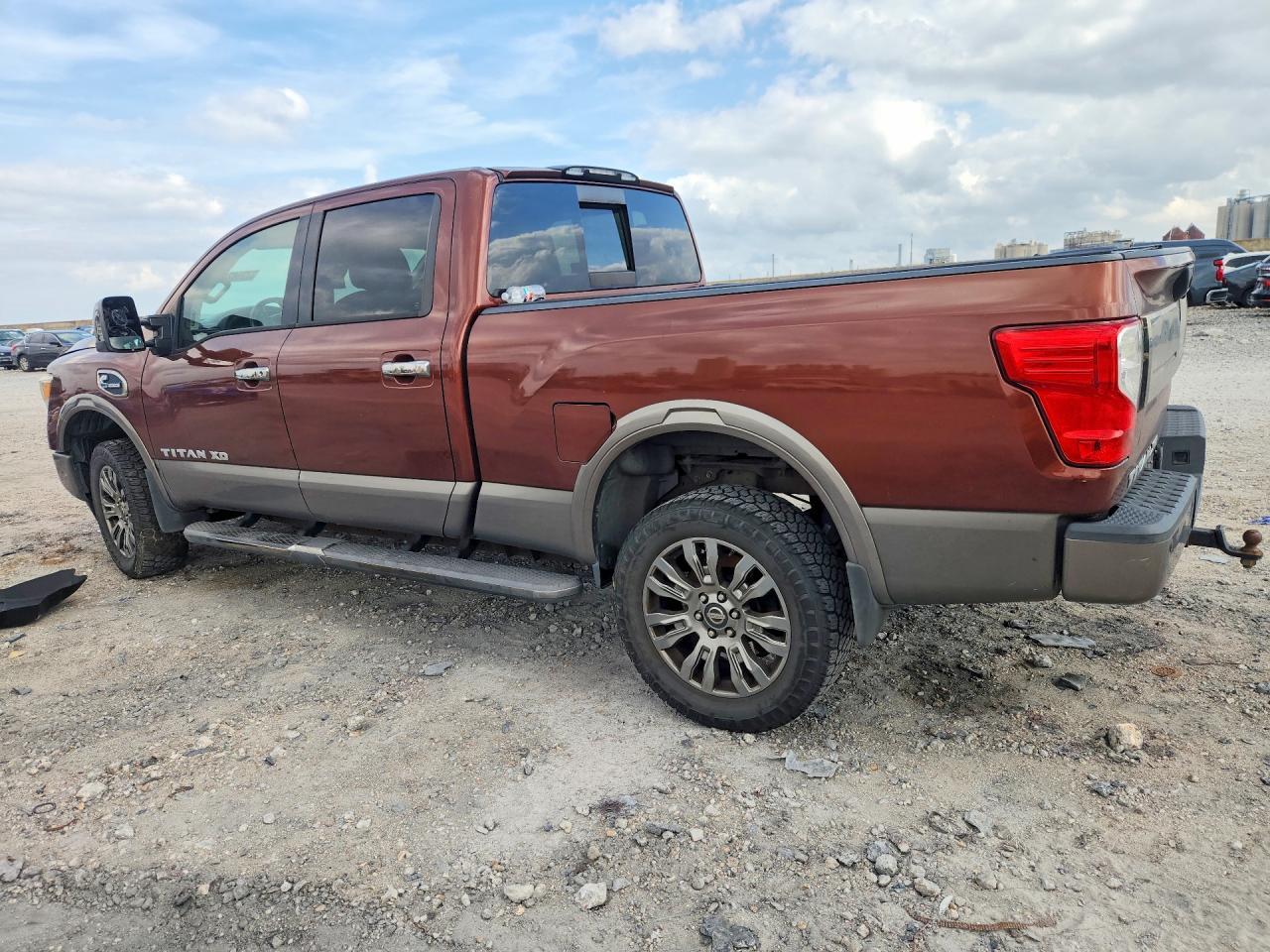 2016 NISSAN Titan