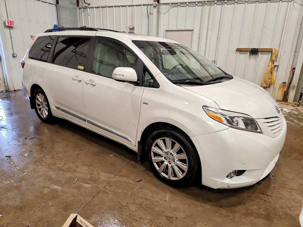 2017 TOYOTA SIENNA