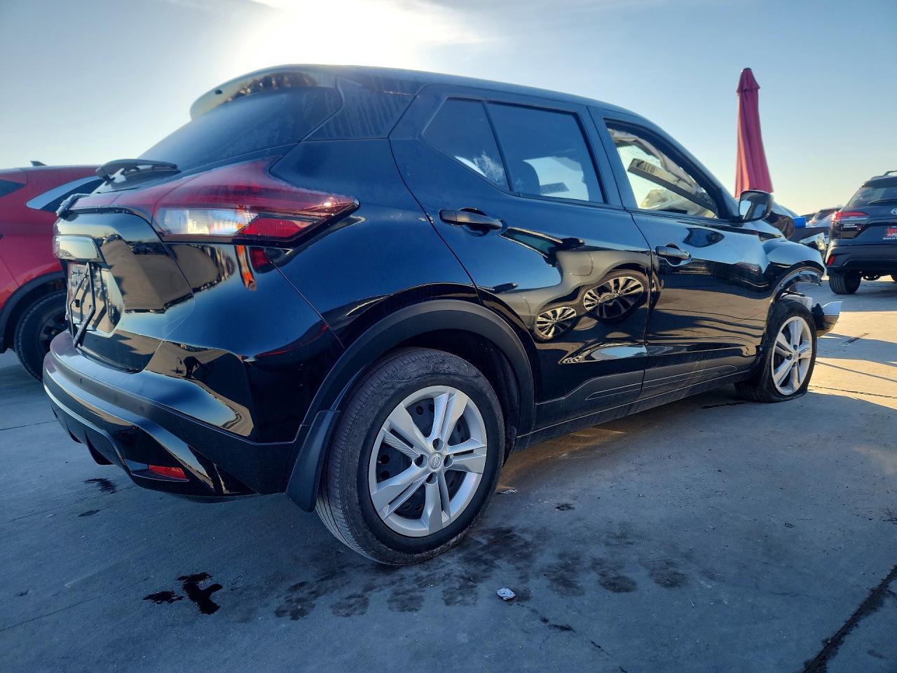 2024 NISSAN KICKS