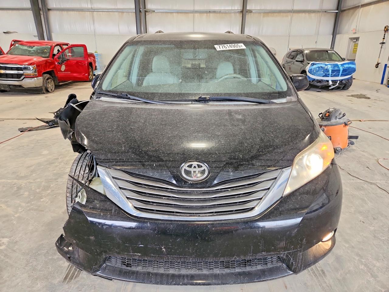 2014 TOYOTA SIENNA