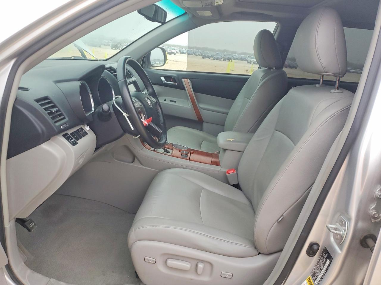 2010 TOYOTA HIGHLANDER