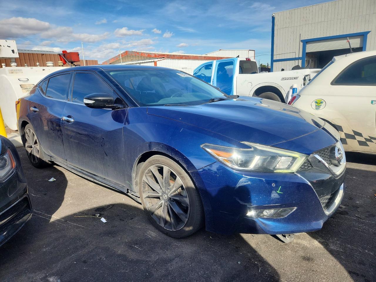 2017 NISSAN Maxima