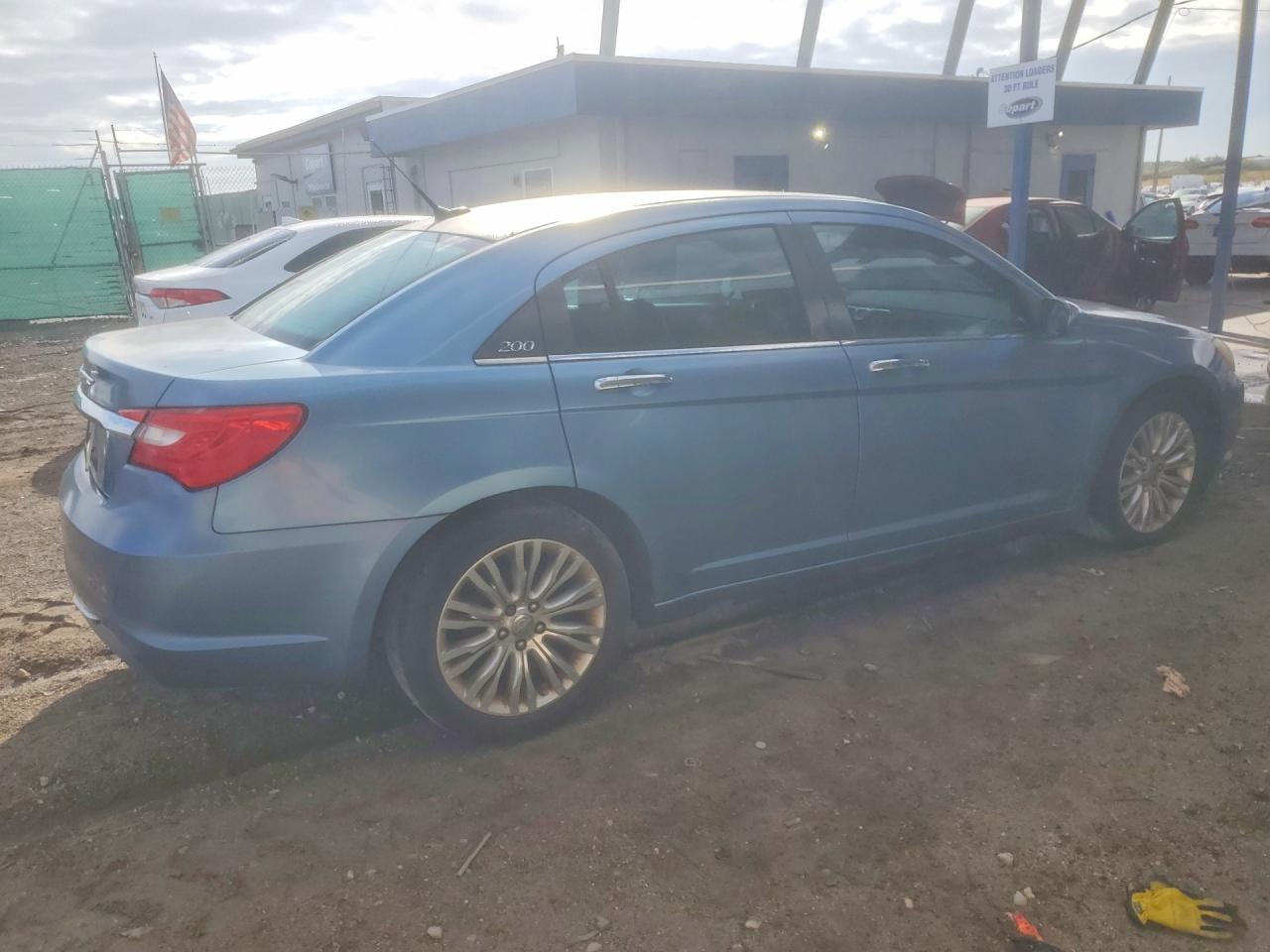 2011 CHRYSLER 200