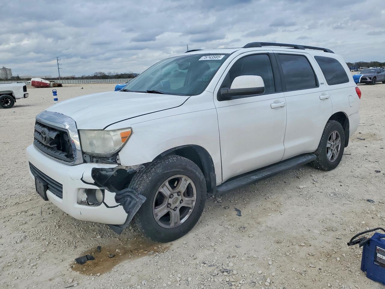 2013 TOYOTA Sequoia