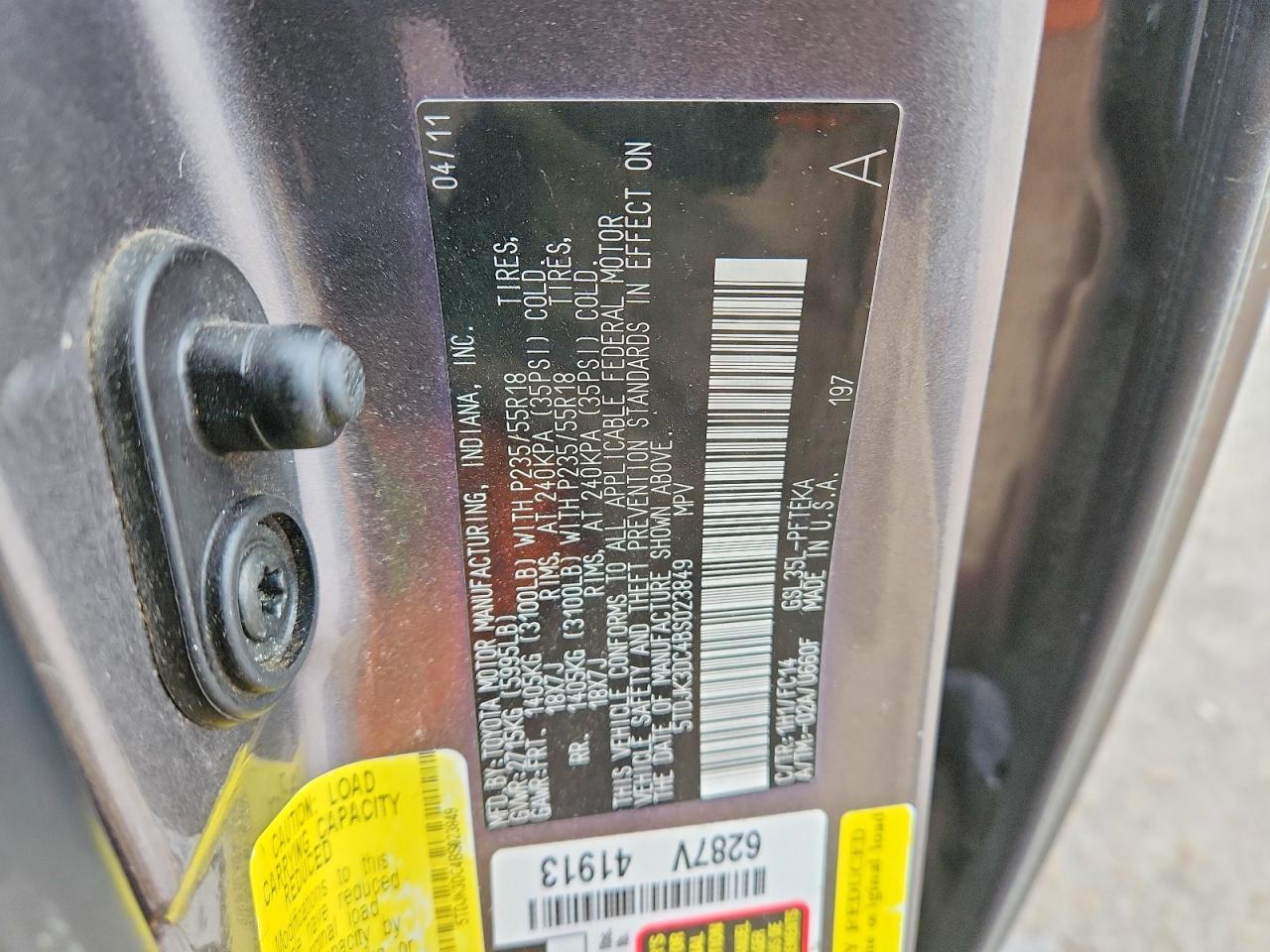 2011 TOYOTA SIENNA