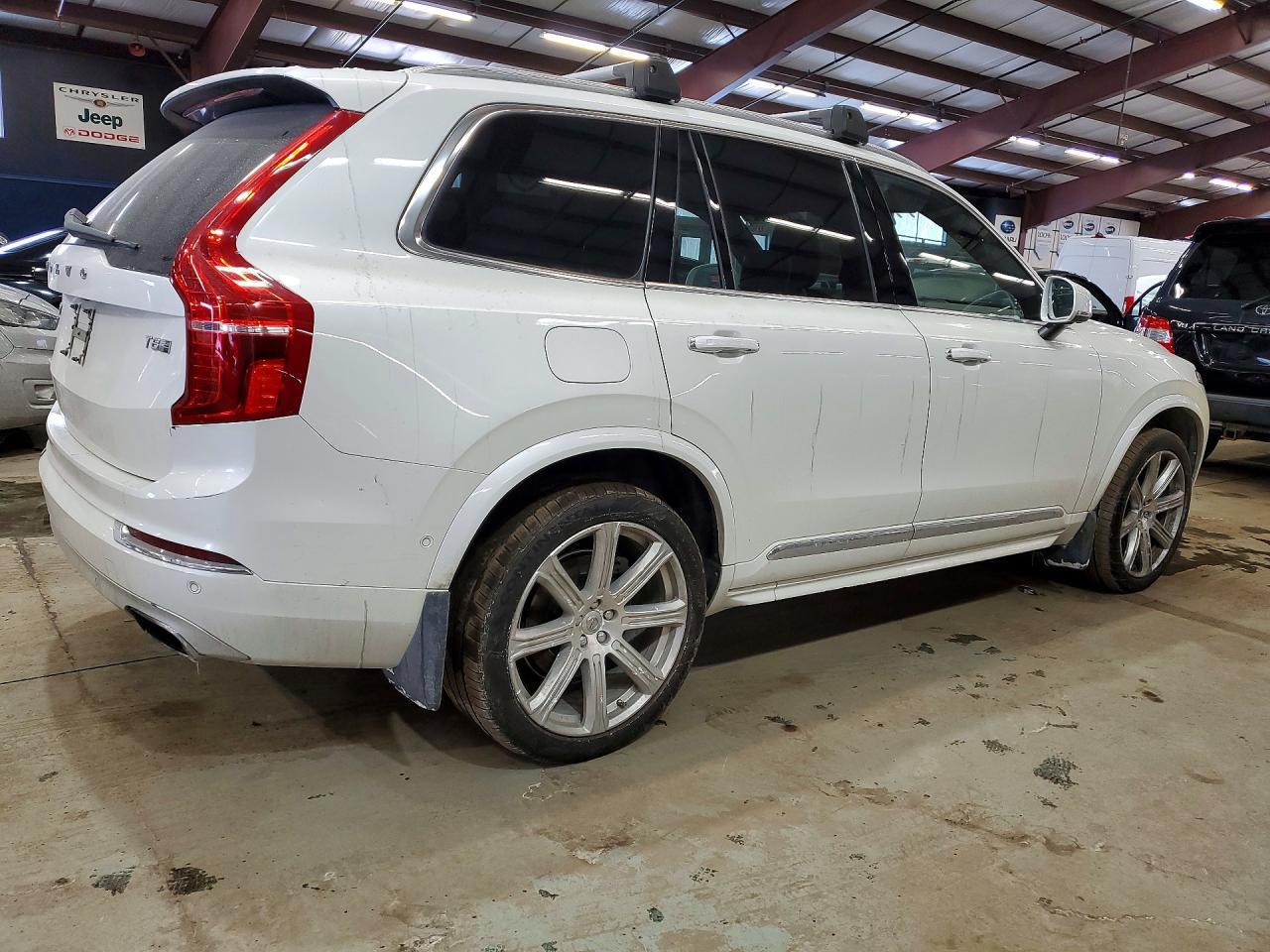 2017 VOLVO XC90