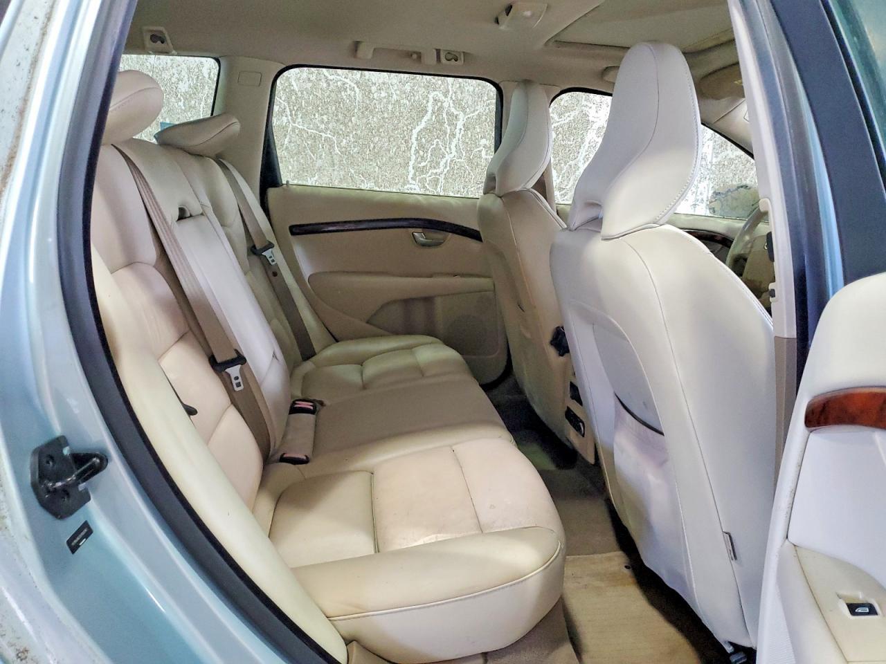 2009 VOLVO V70