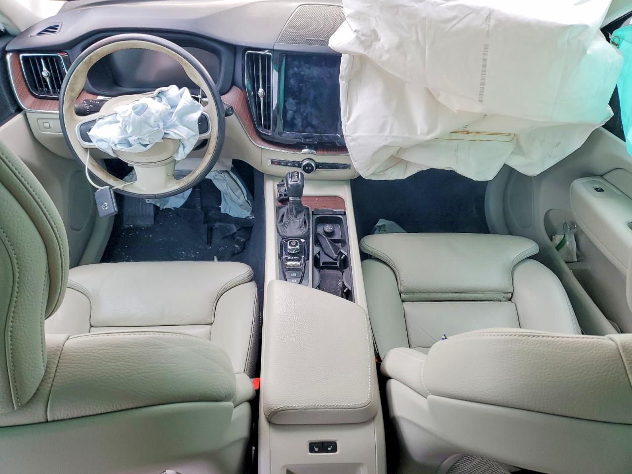 2019 VOLVO XC60