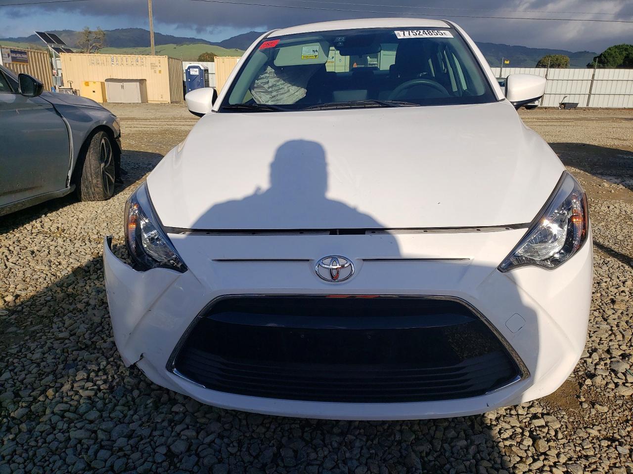 2017 TOYOTA YARIS
