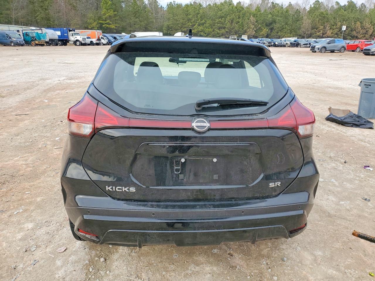 2024 NISSAN KICKS