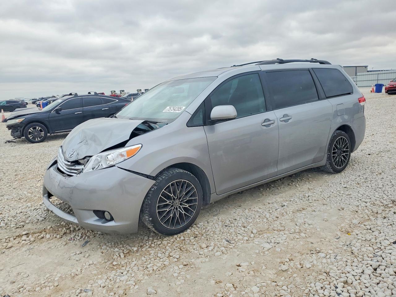 2012 TOYOTA SIENNA