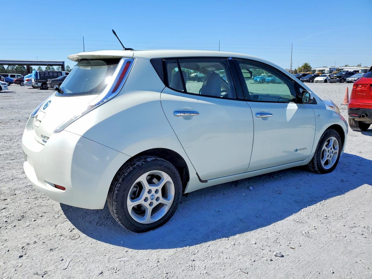 2011 NISSAN LEAF