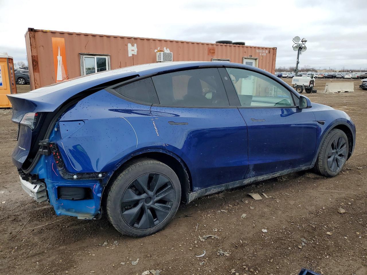 2025 TESLA MODEL Y