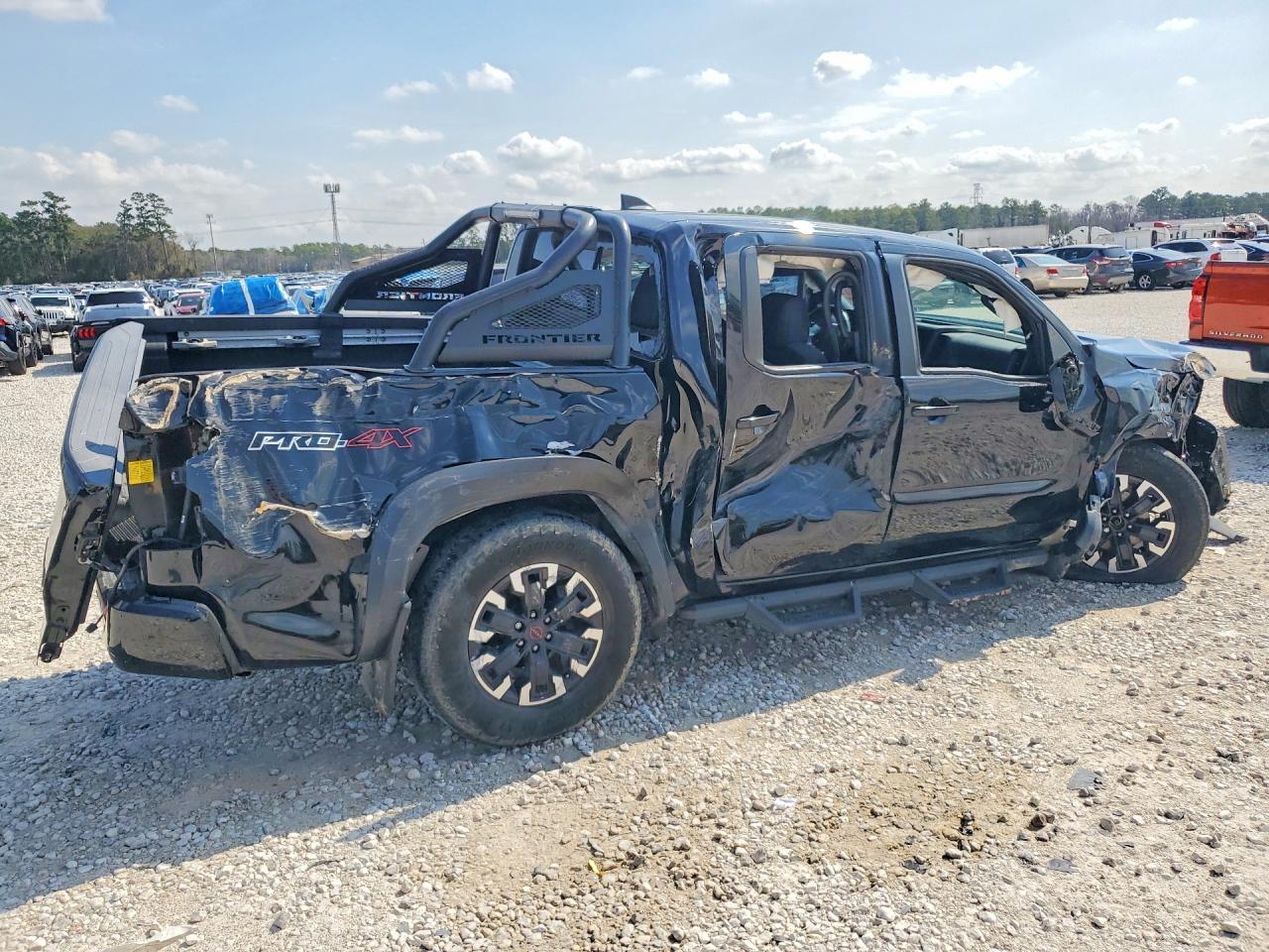 2023 NISSAN Frontier