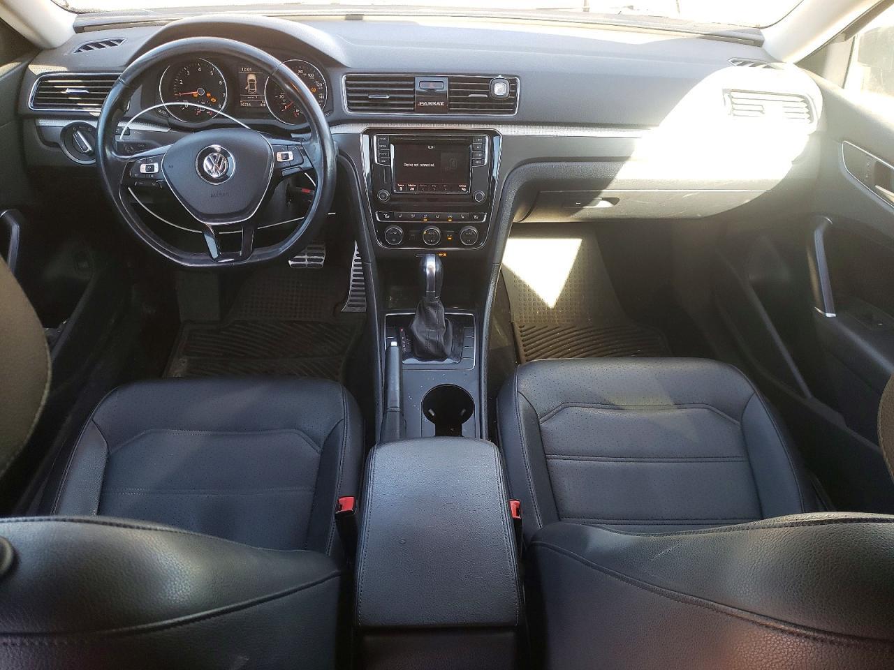 2018 VOLKSWAGEN Passat