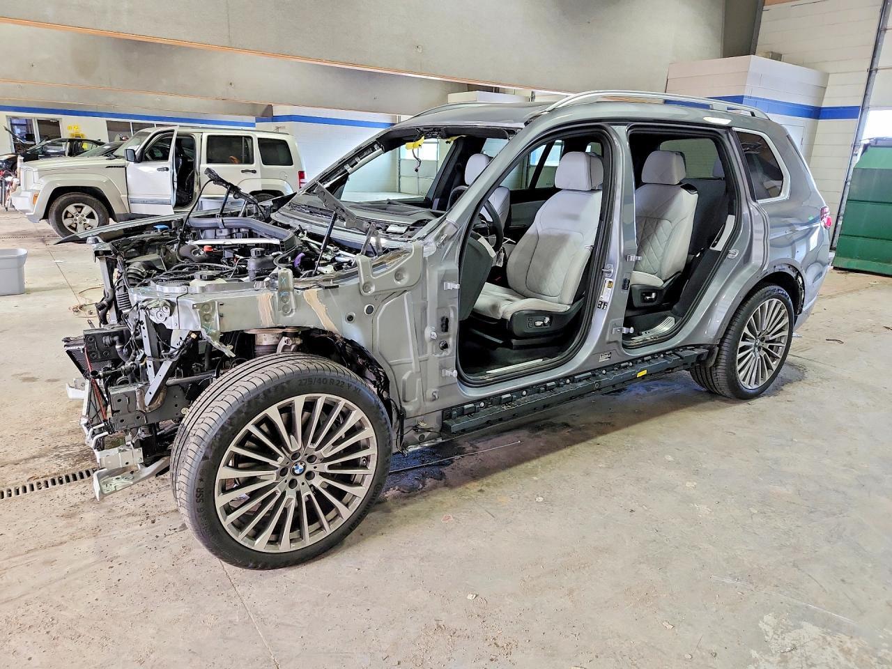2025 BMW X7