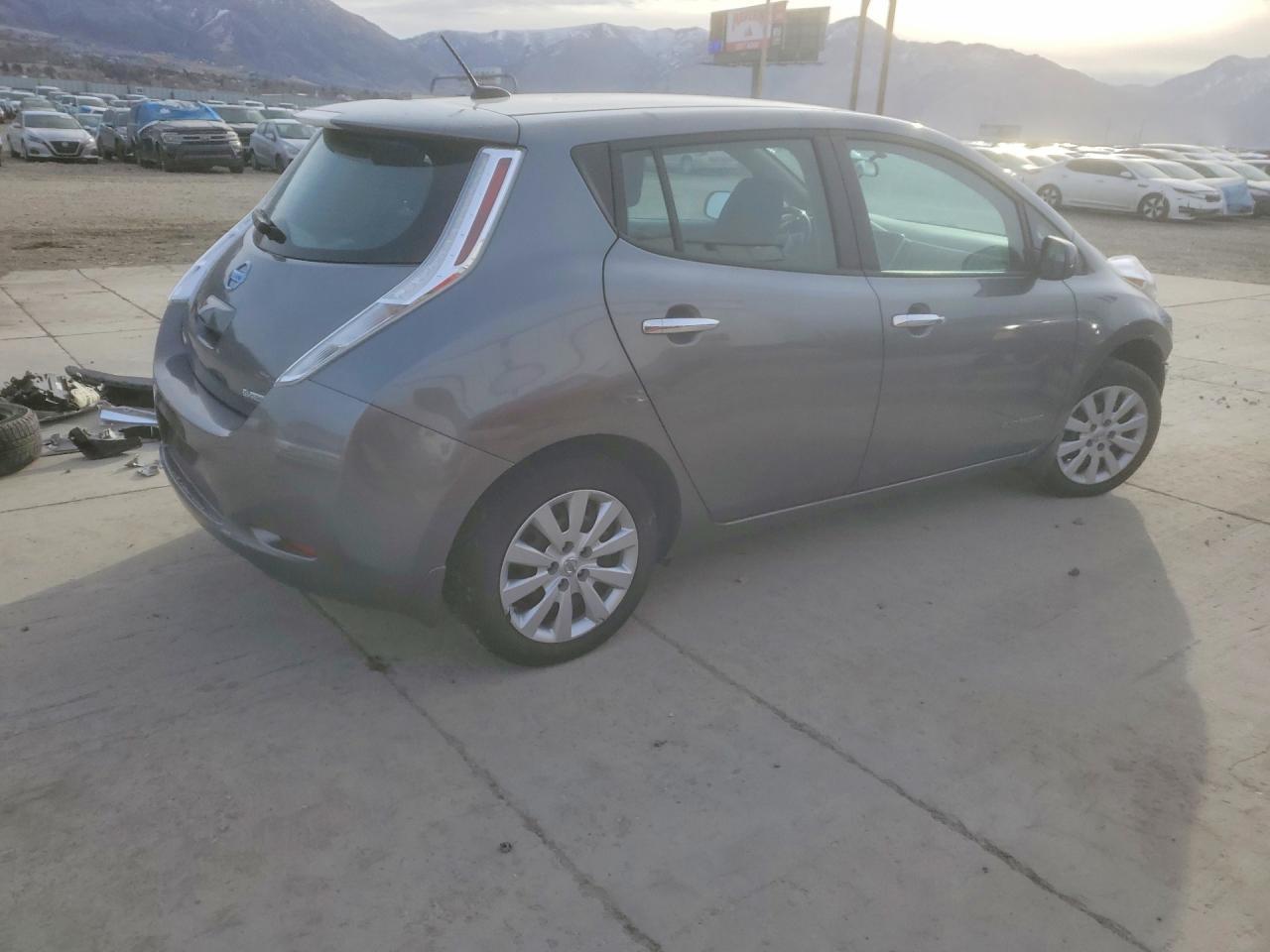 2015 NISSAN LEAF