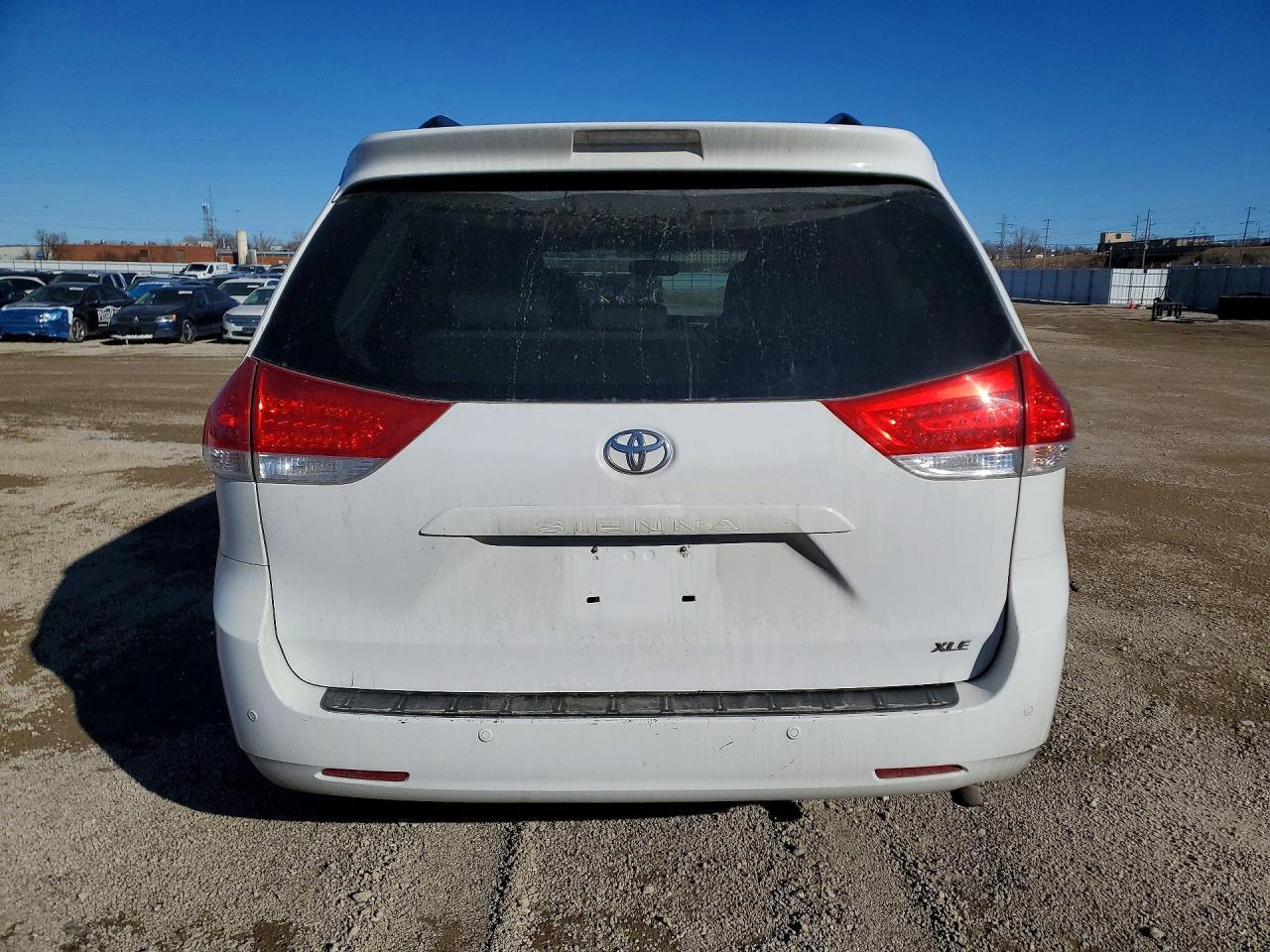 2013 TOYOTA SIENNA