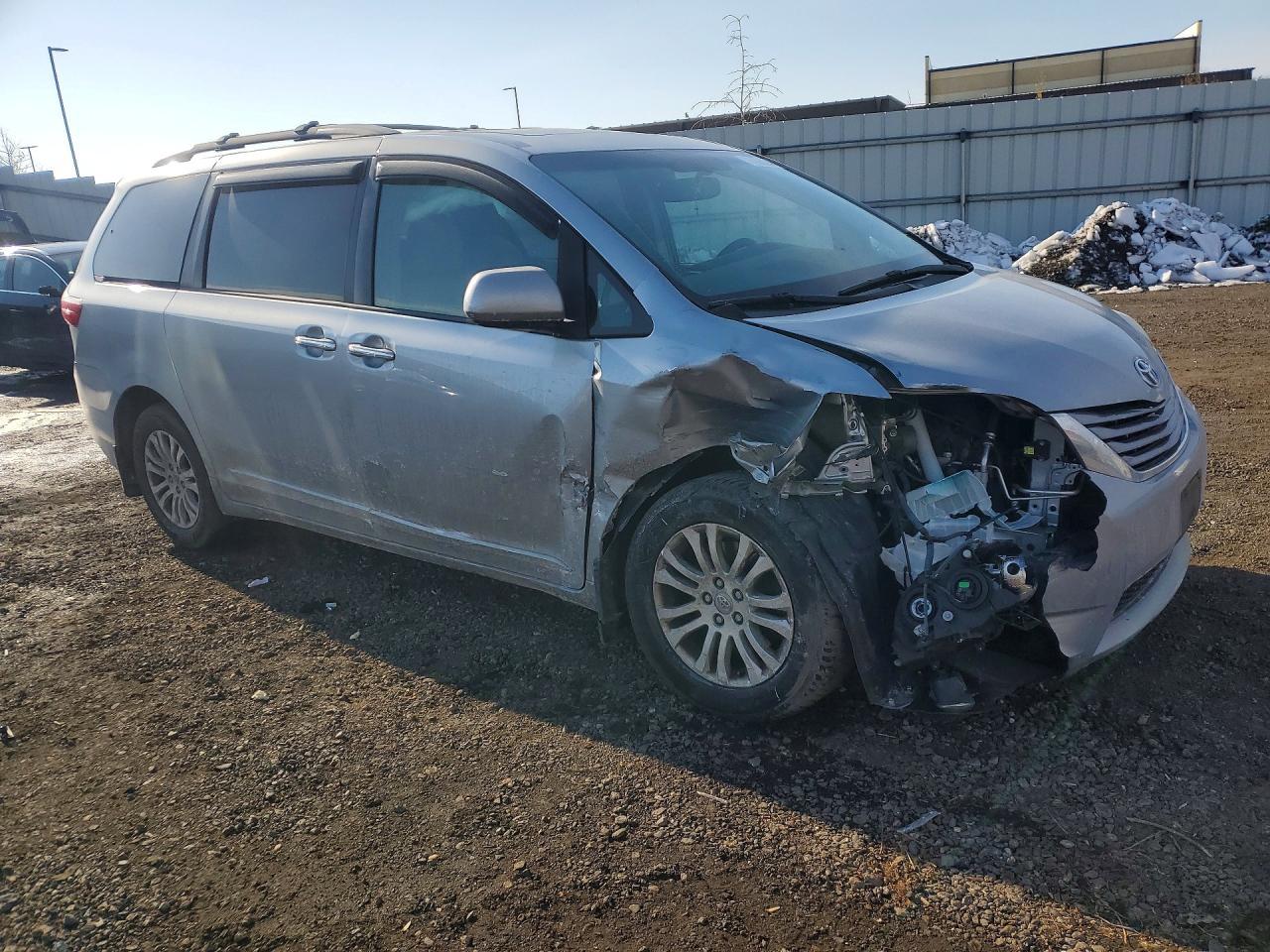 2016 TOYOTA SIENNA