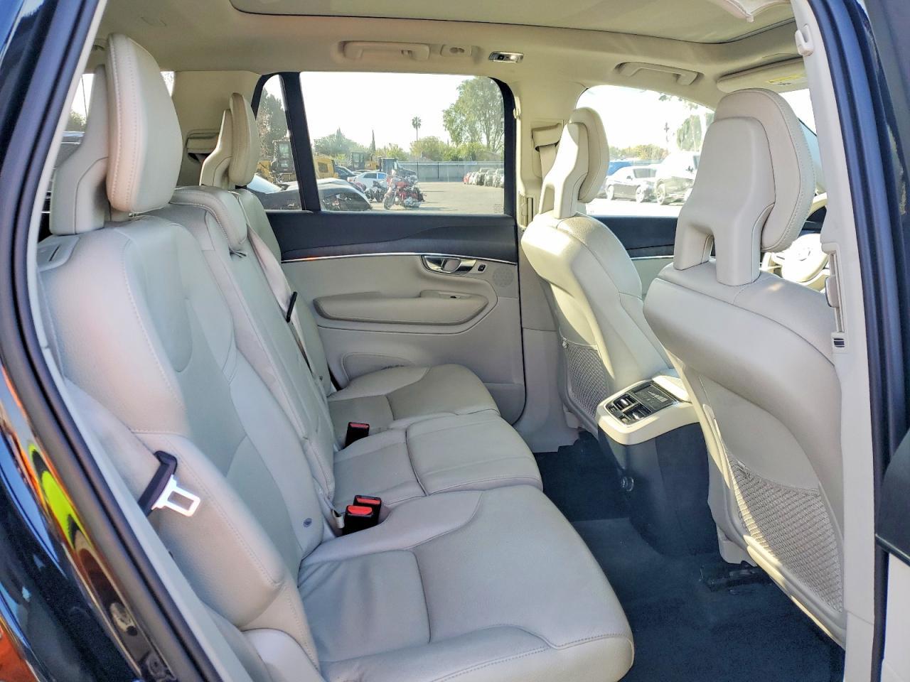 2020 VOLVO XC90