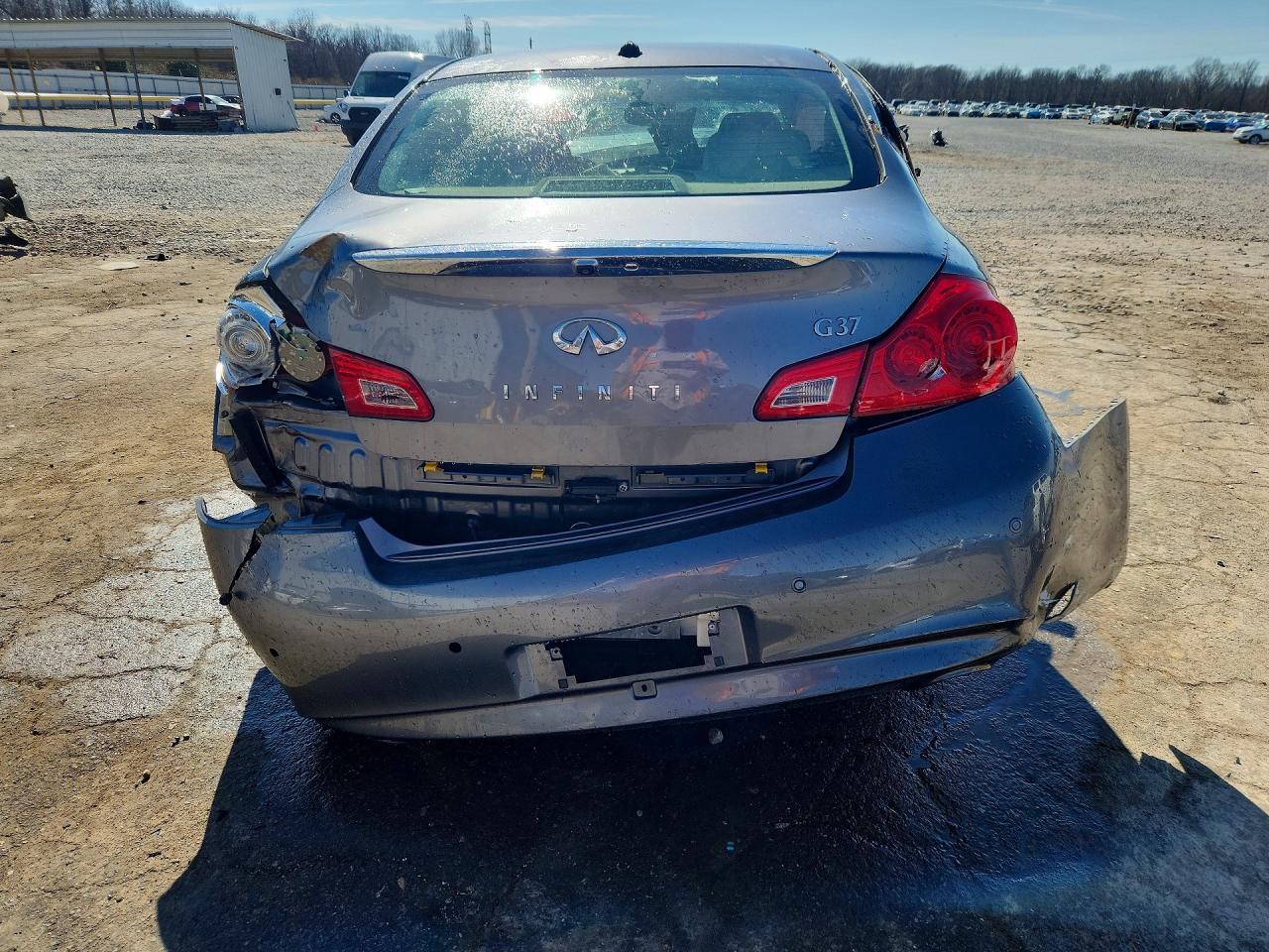 2011 INFINITI G37