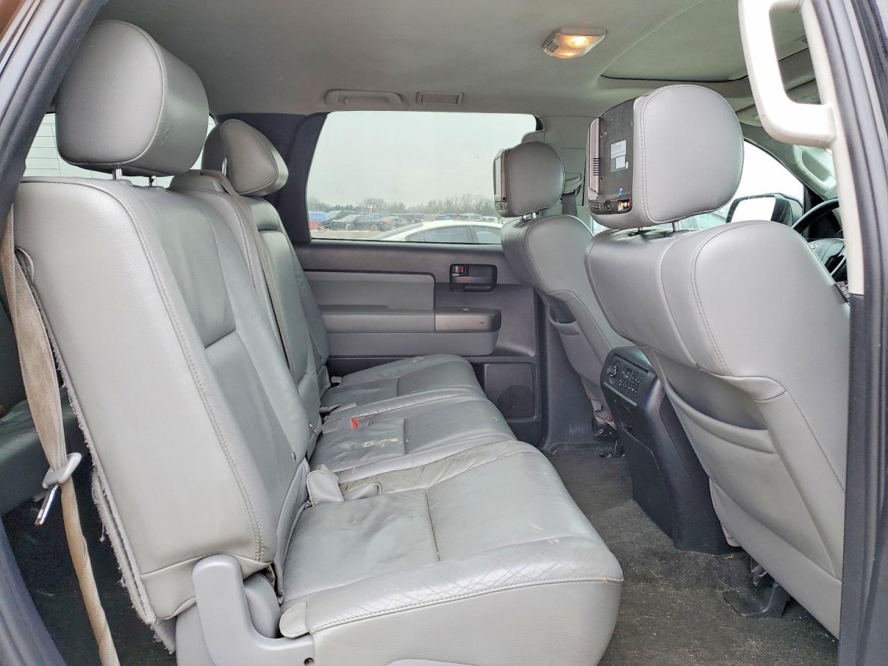 2013 TOYOTA Sequoia
