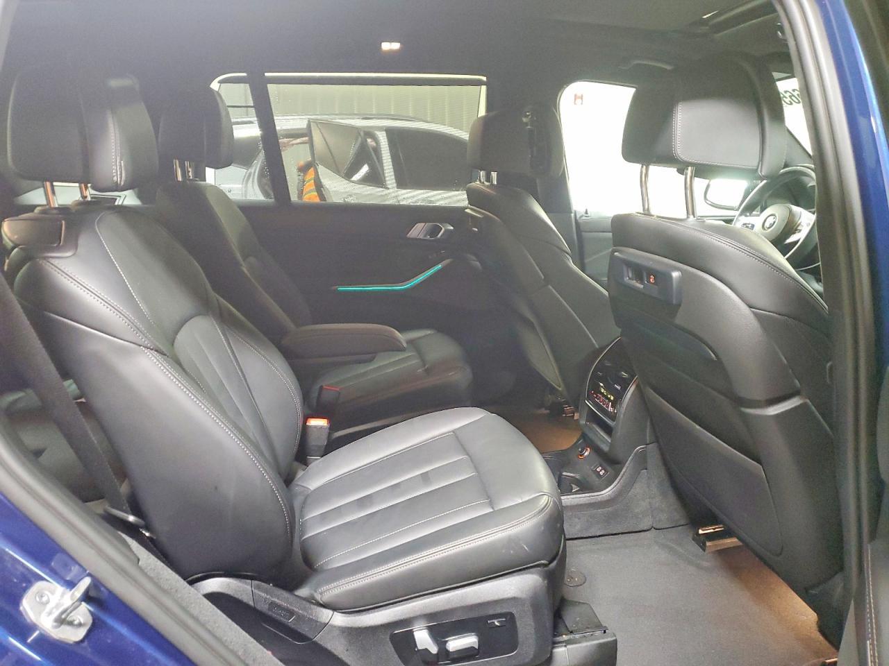 2021 BMW X7