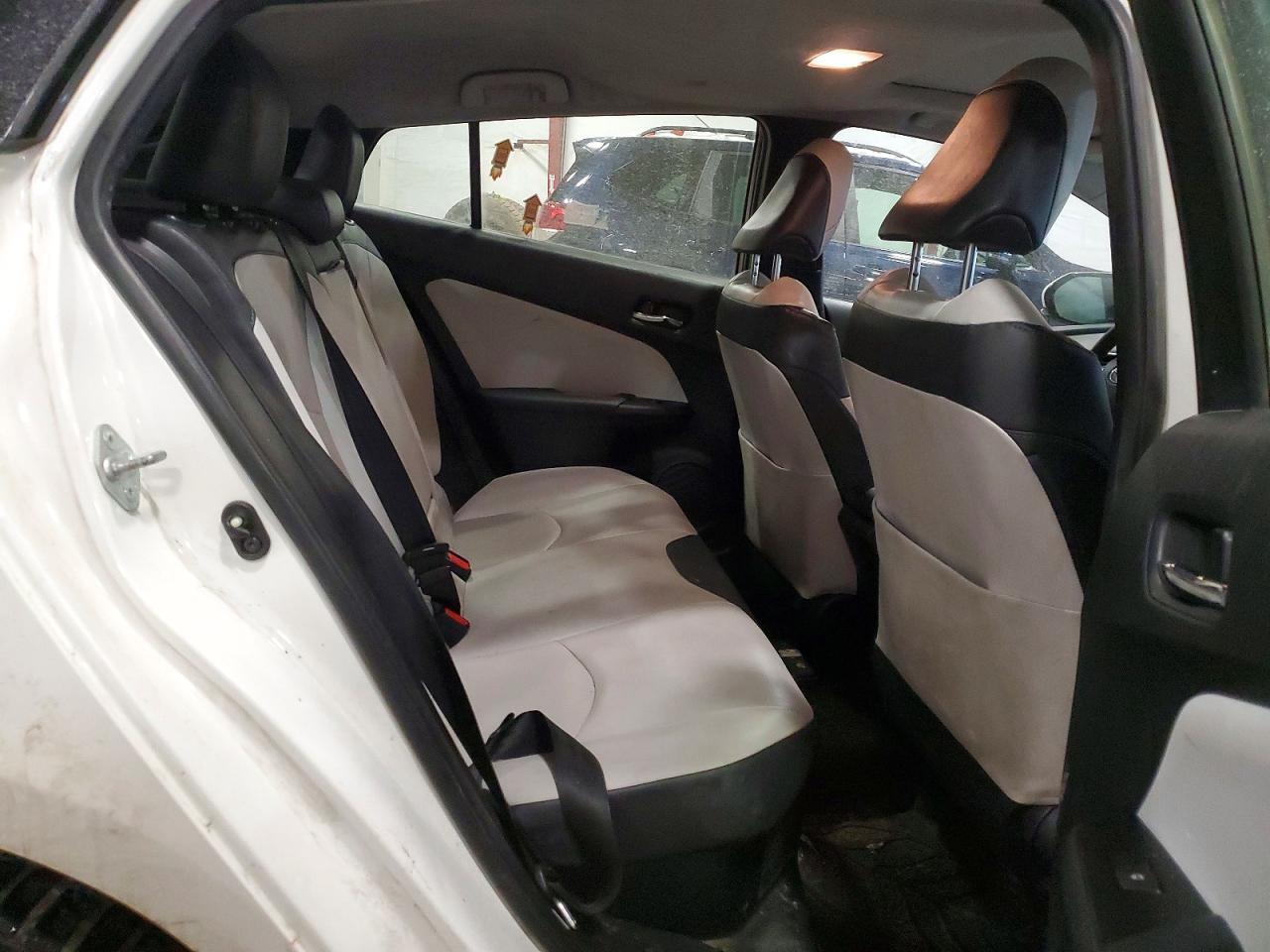 2016 TOYOTA PRIUS