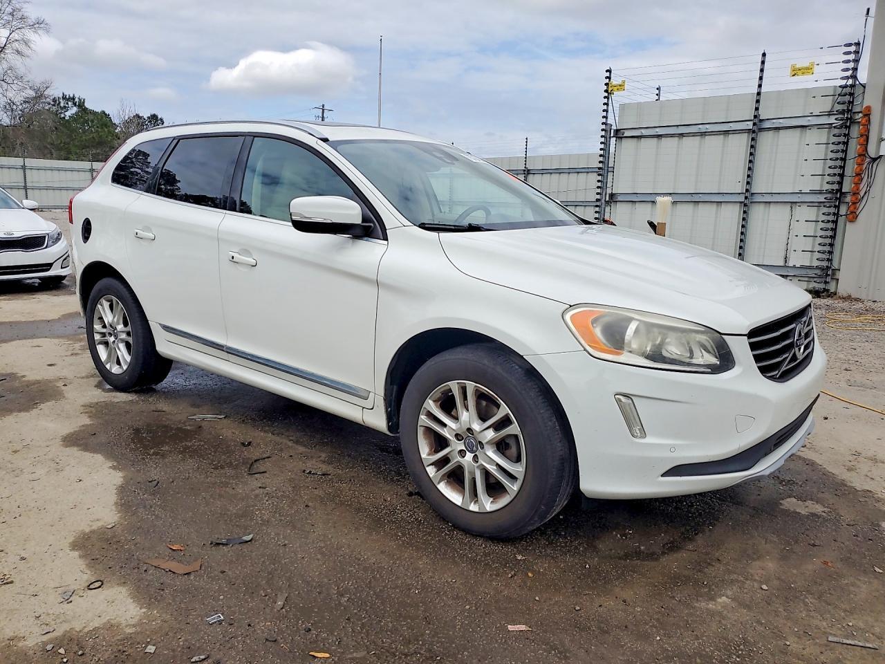 2016 VOLVO XC60
