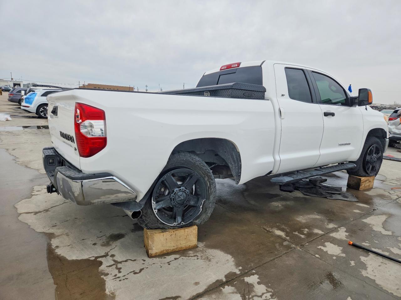 2017 TOYOTA TUNDRA