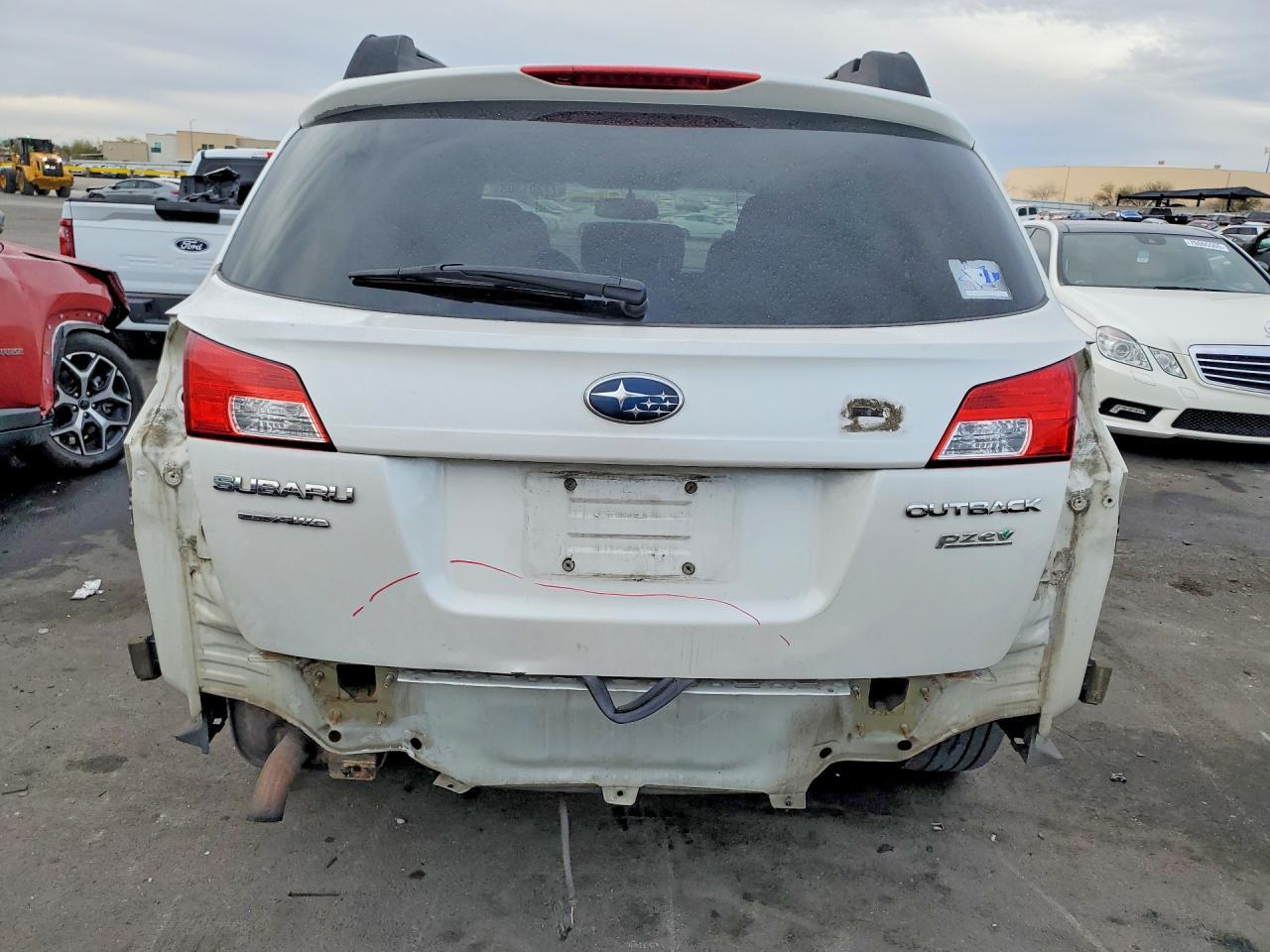 2013 SUBARU Outback